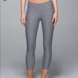 Grey lululemon Wonder Under cropped leggings